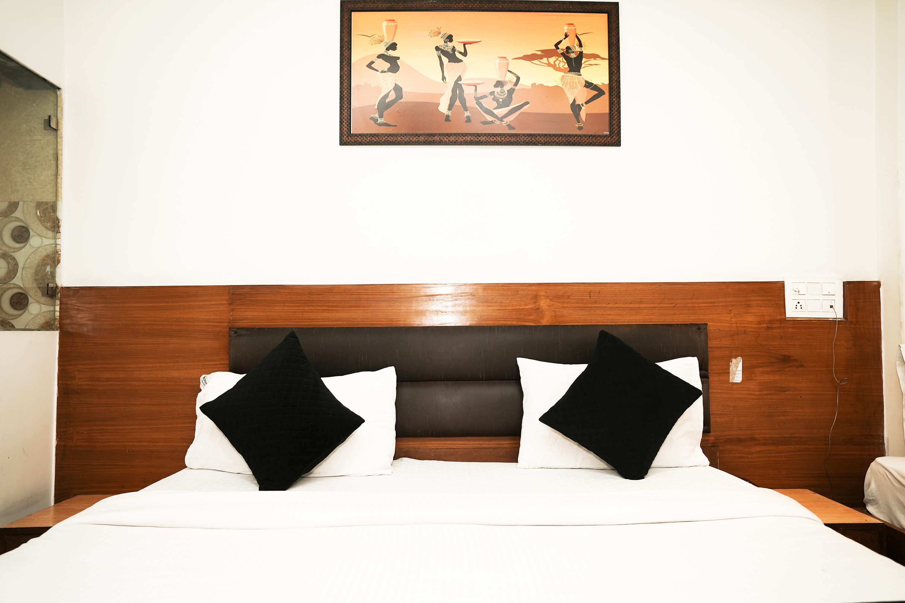 Hotel Paradise International by JMD (Near Delhi IGI Airport) - Tap to explore photos