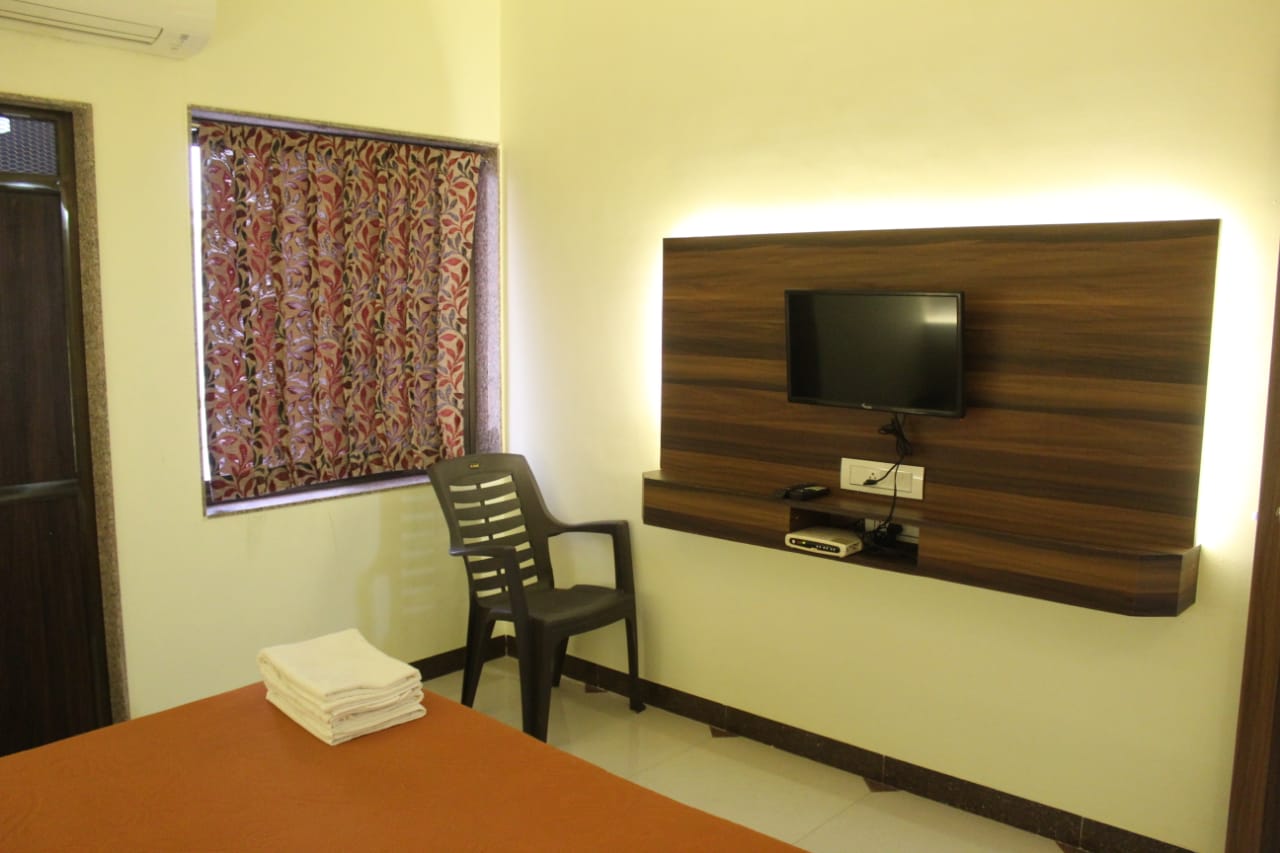 Hotel Vatsalya Palace - Tap to explore photos