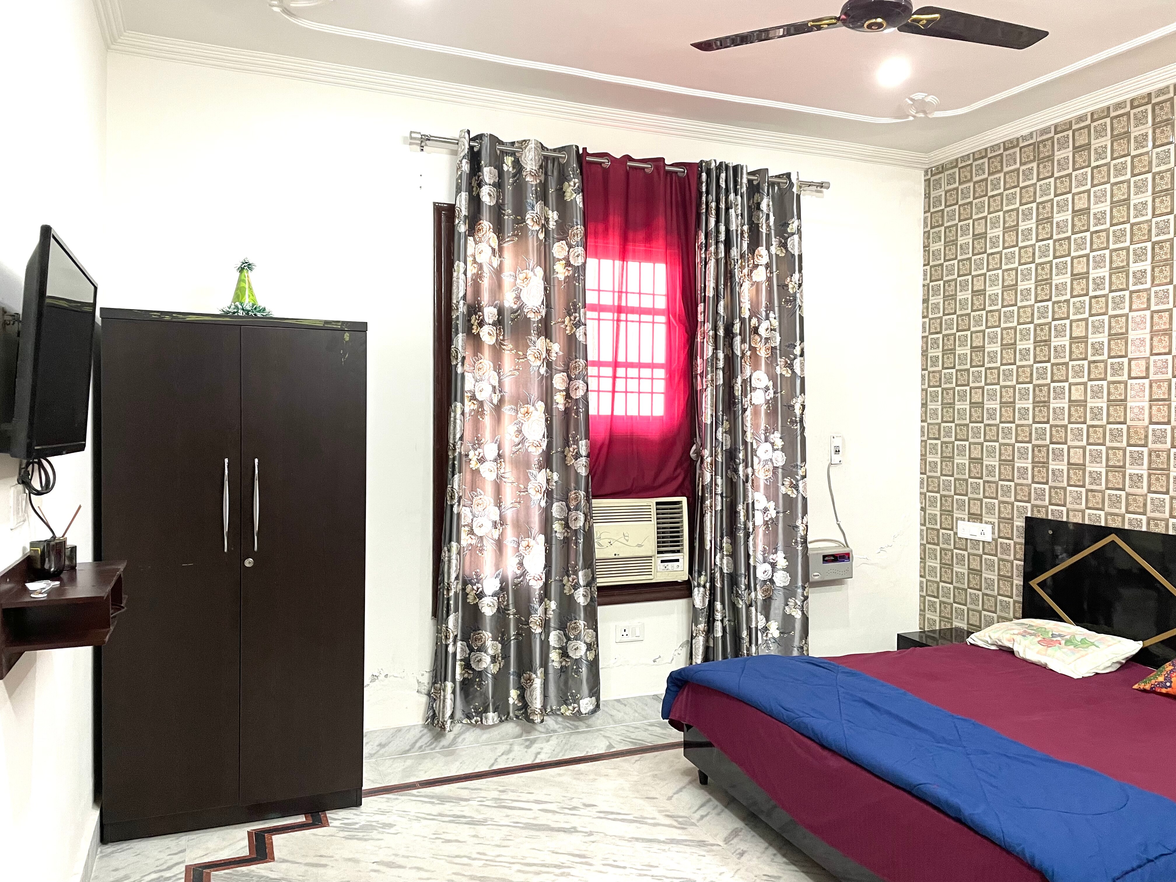 SAURABH HOMESTAY - Tap to explore photos