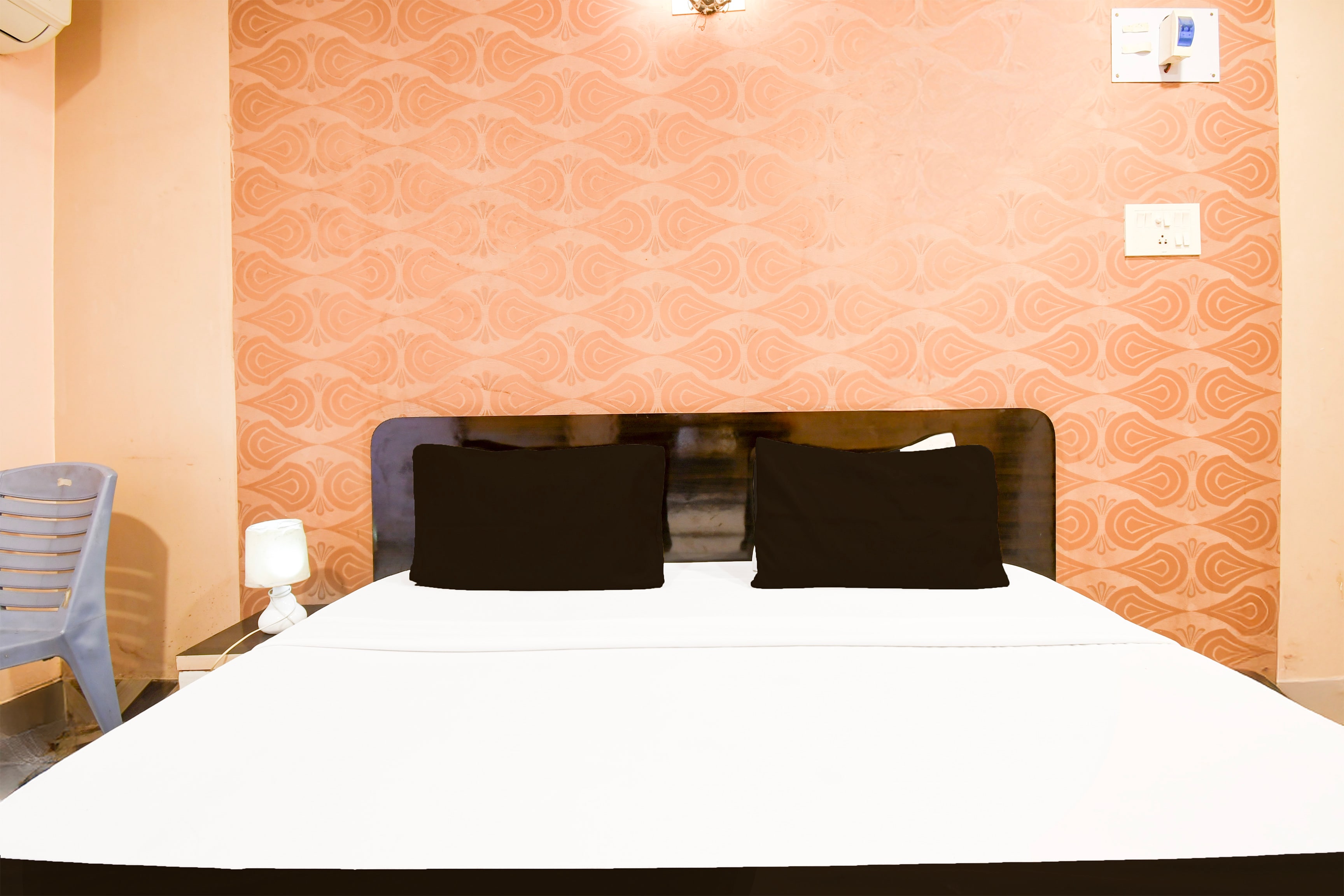 OYO 833752 Mrinmoyi Guest House - Tap to explore photos