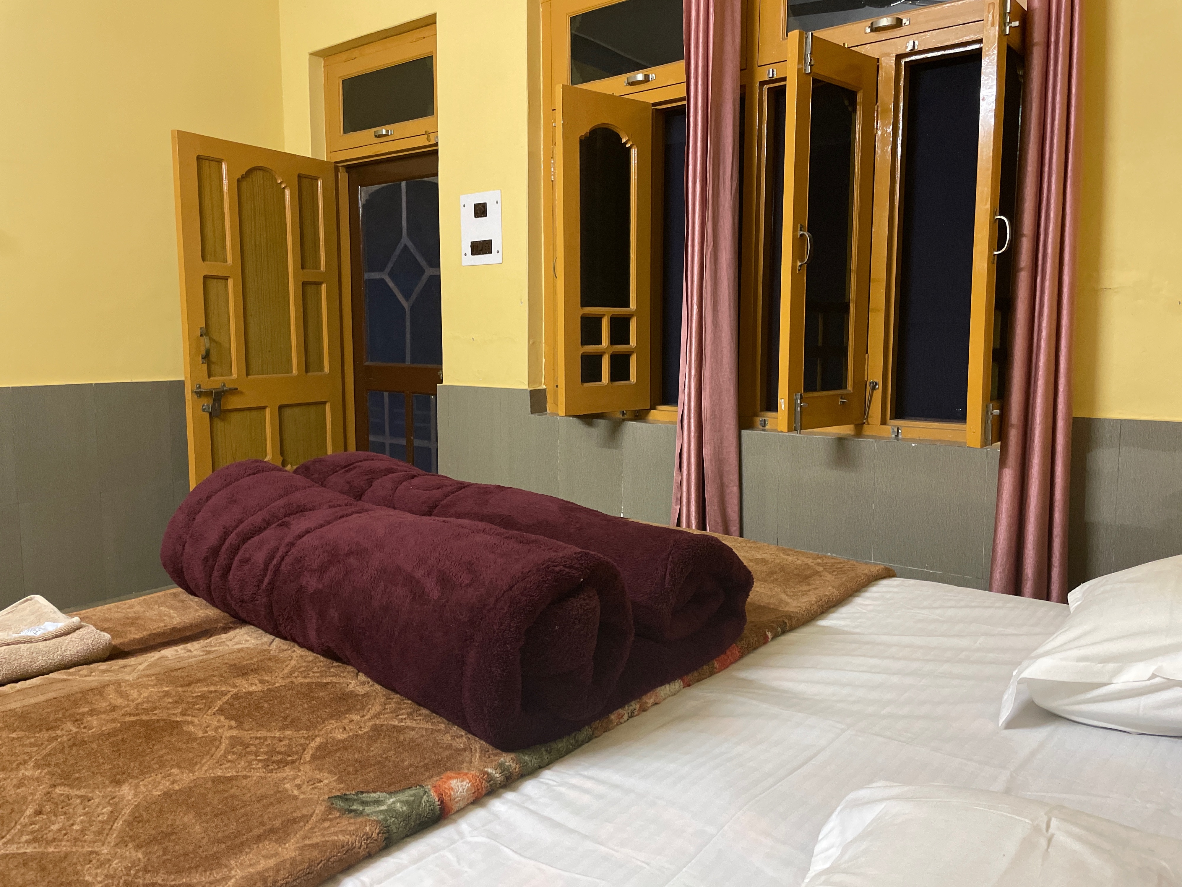 ABHI HOMESTAY - Tap to explore photos