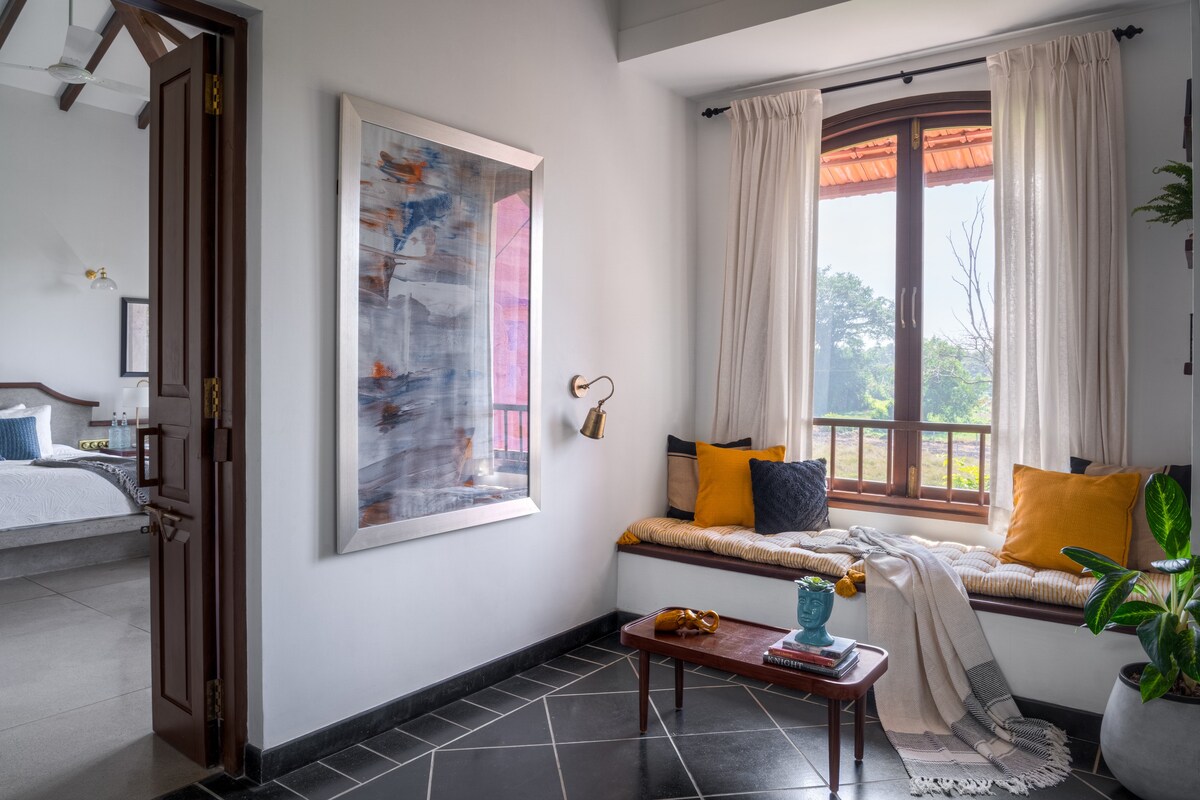 Lux 5BHK villa with Breakfast & Jacuzzi near Bawri - Tap to explore photos