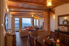 Cosy home with balcony & Mountain views, Mashobra