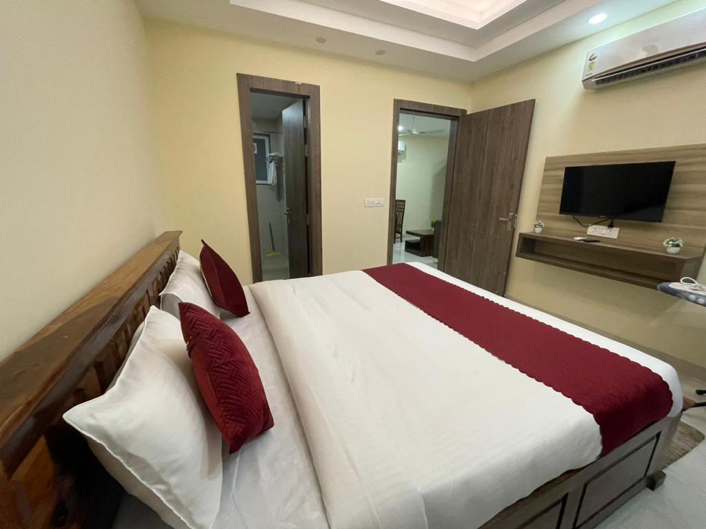 Nexhub Stay Service Apartment - Near Artemis Hospital - Tap to explore photos