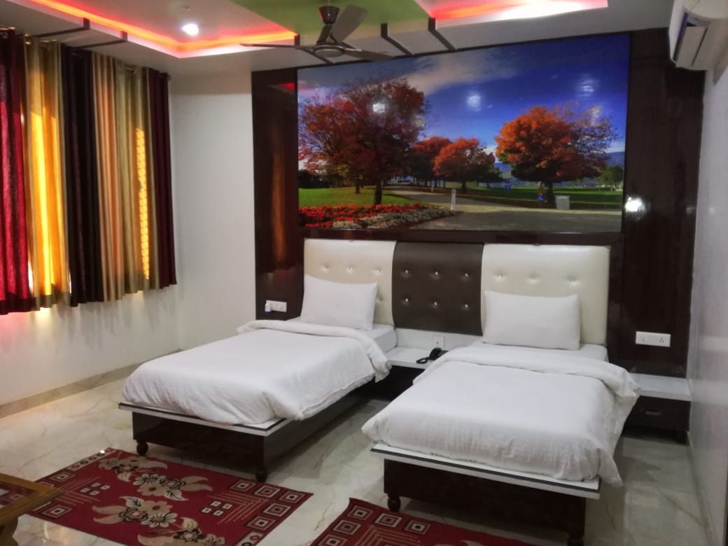 Hotel Dhanraj Palace - Tap to explore photos