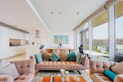 ELIVAAS Curated 2BR Suite In Bluewaters with Ain Dubai View, Dubai