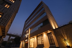 Golden Key- Adarsh Nagar Near Maxx & Fortis Hospital, Delhi