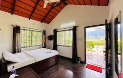 Villa with Garden View