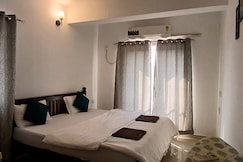 Couple Friendly suite 305 1BHK with Infinity Pool, Goa