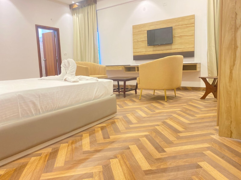 EASYNEST SERVICED SUITES - Tap to explore photos