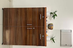 The Urban Calm By Anneerat Stays, Noida