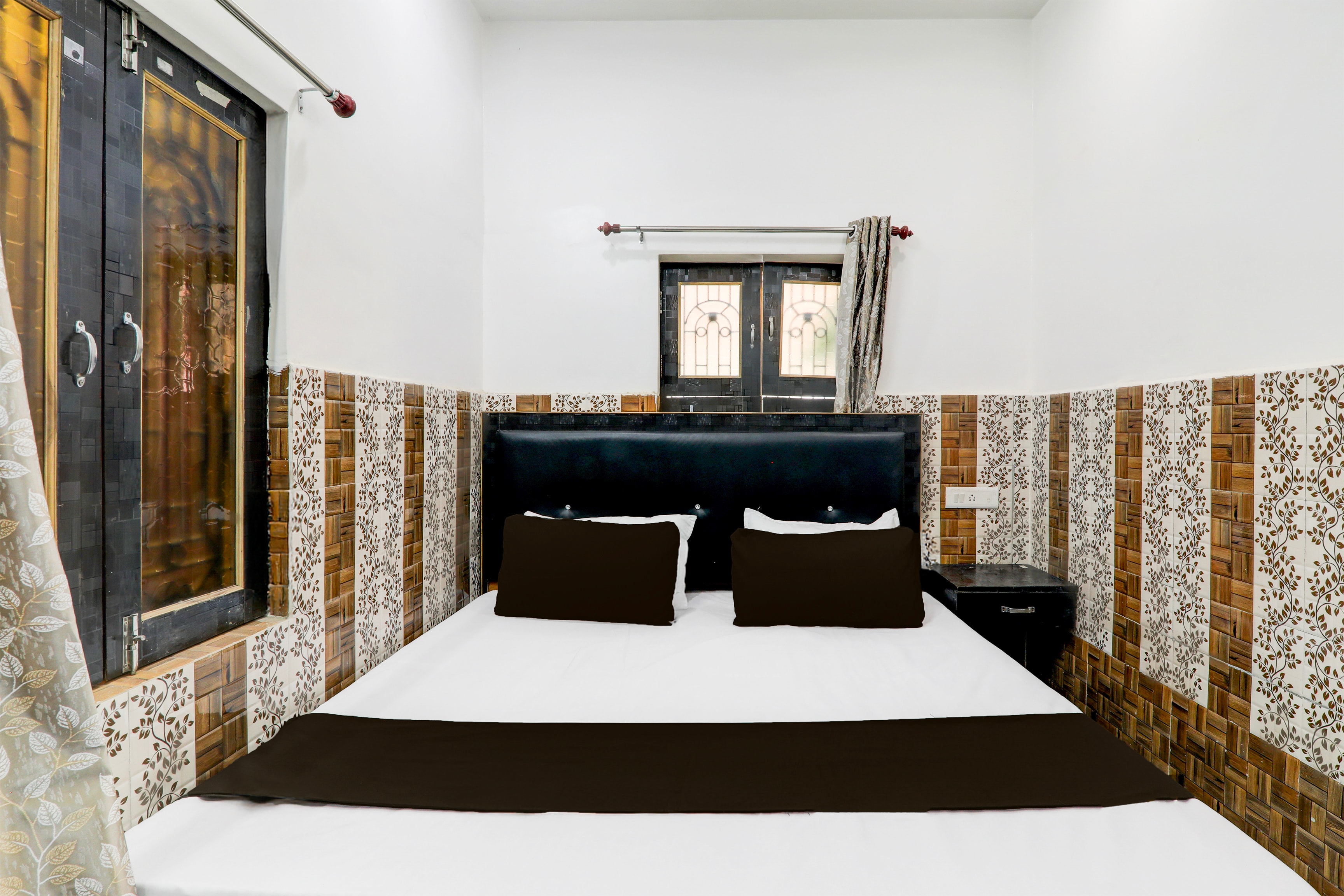 Hotel O Shree Kashi Vishwanath Home Stay - Tap to explore photos