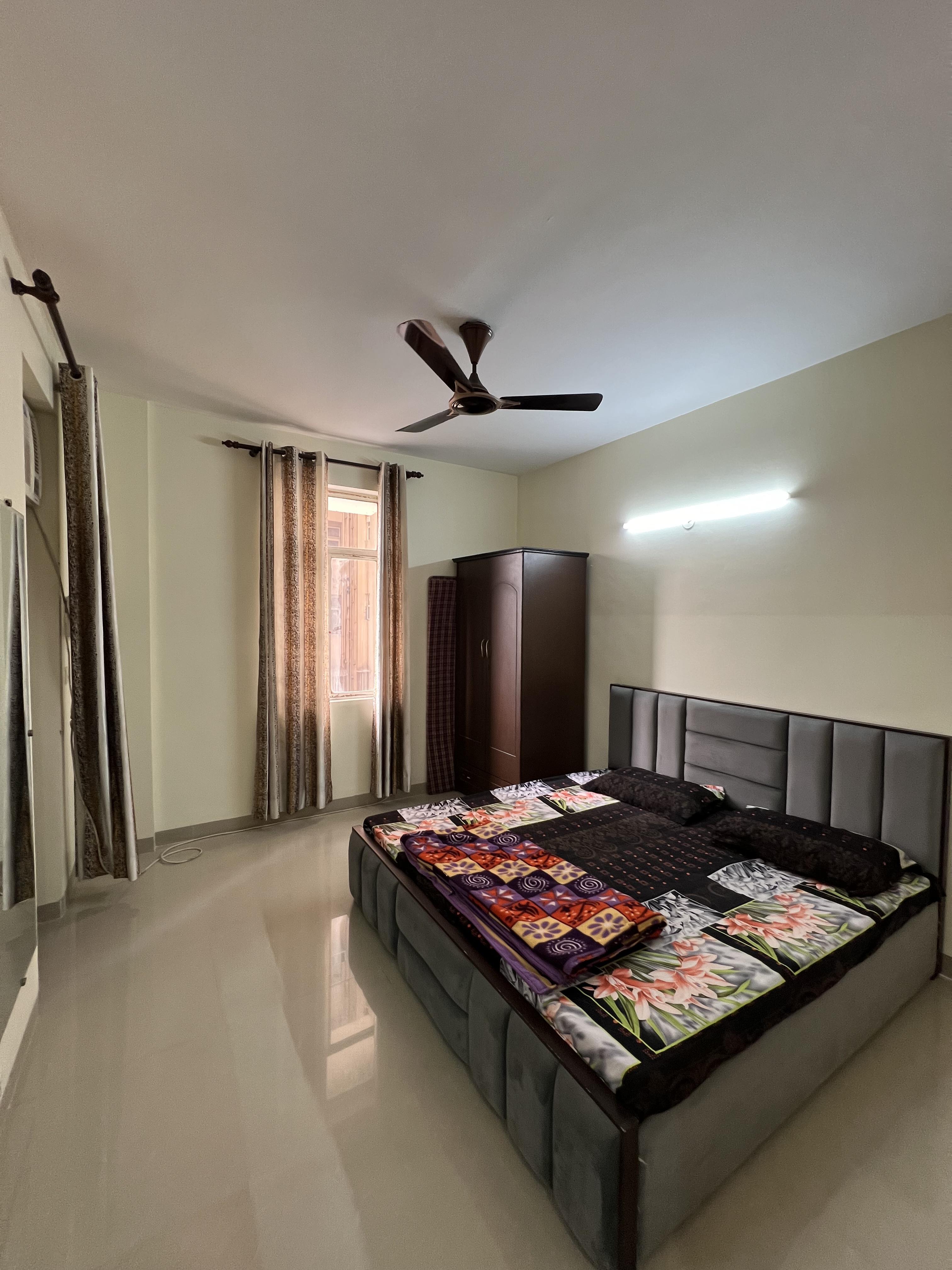 3BHK Apartment, Ansal town, Meerut - Tap to explore photos