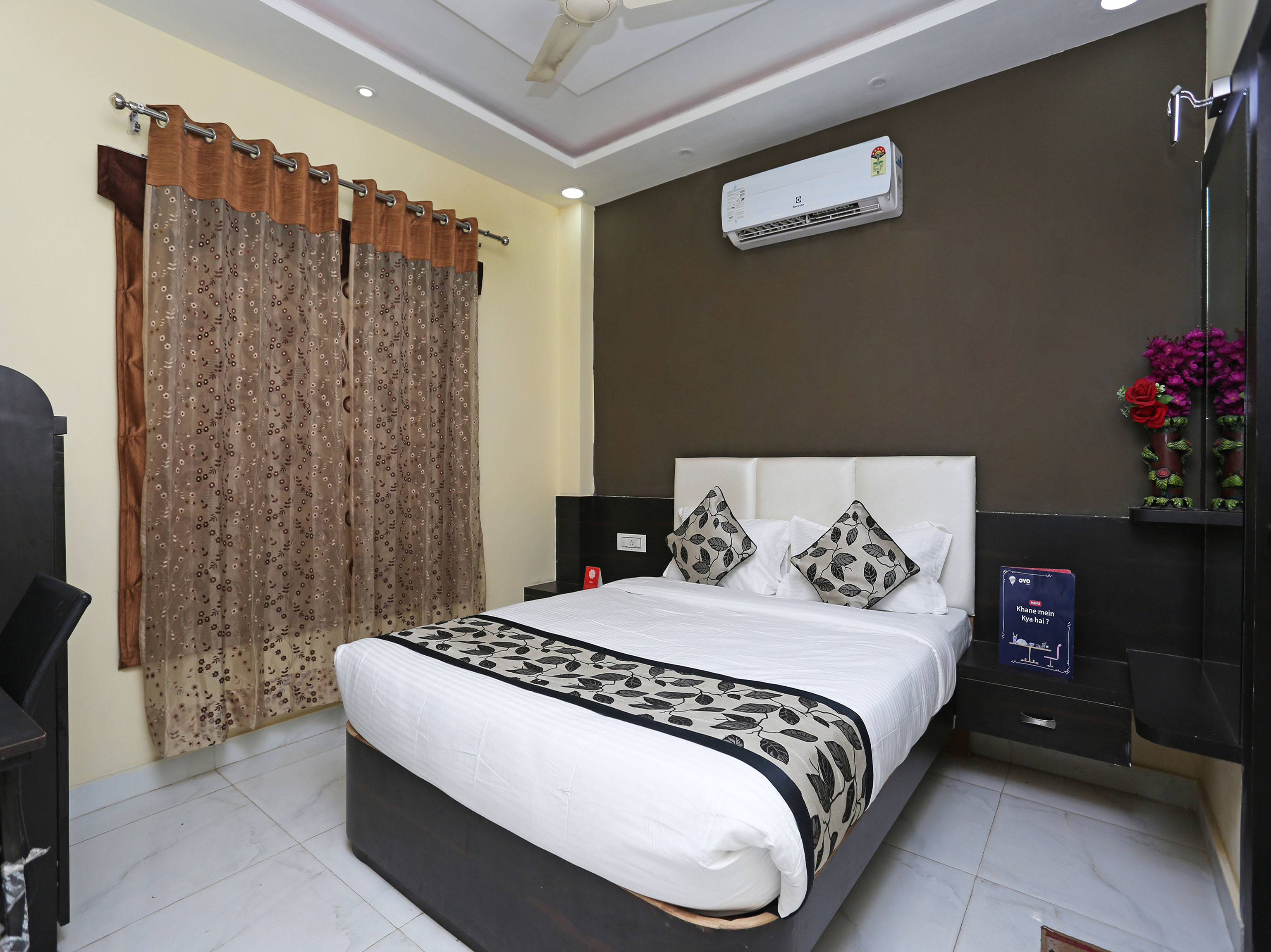 Neemrana s Deo Bagh Gwalior INR 412 OFF   4  1  2  5   Deal Hotel