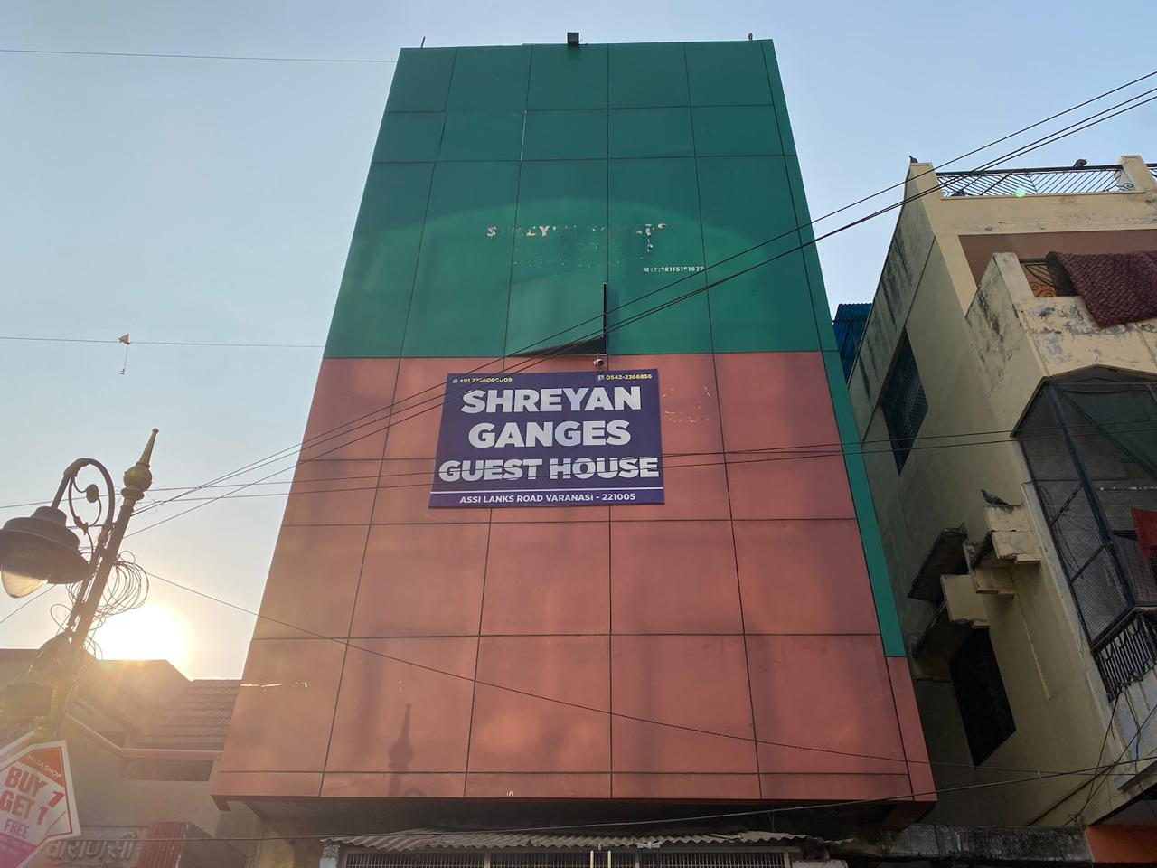 Shreyan Ganges Guest House - Tap to explore photos