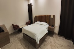Luxuria BnB, Delhi