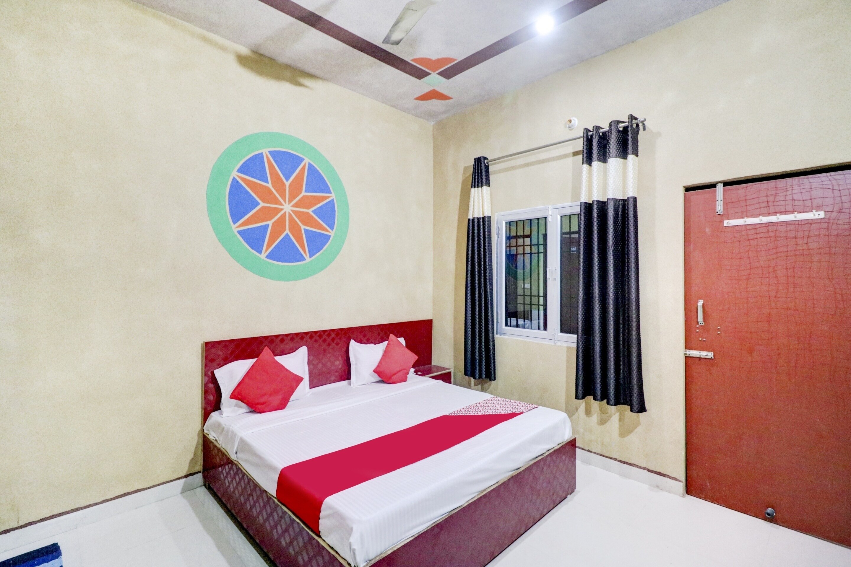 Hotel O Mahakal - Tap to explore photos