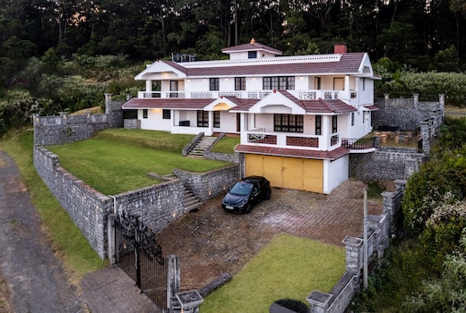 Peak Point Ooty Luxury Villa & Family Resort