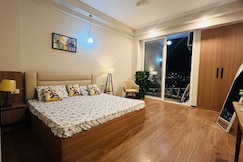 The Urban Hideout | Couple Friendly Studio near Metro, Dadri