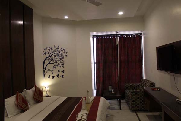 Hotel Namaskar Near Golden Temple - Tap to explore photos