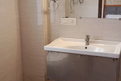 Shri vrindavan sarkar super luxury suites, Vrindavan