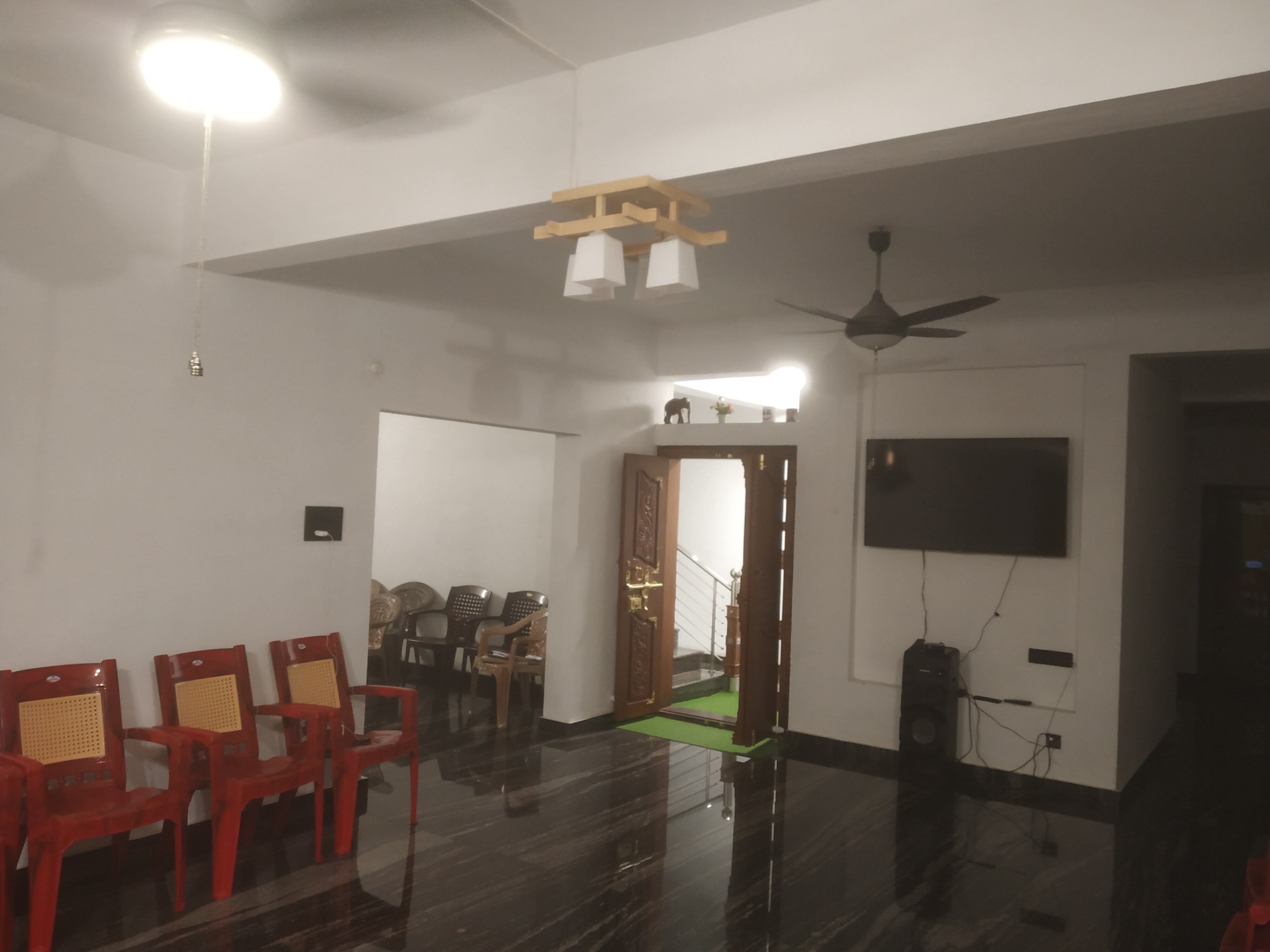 Marari Raju Villa - Tap to explore photos