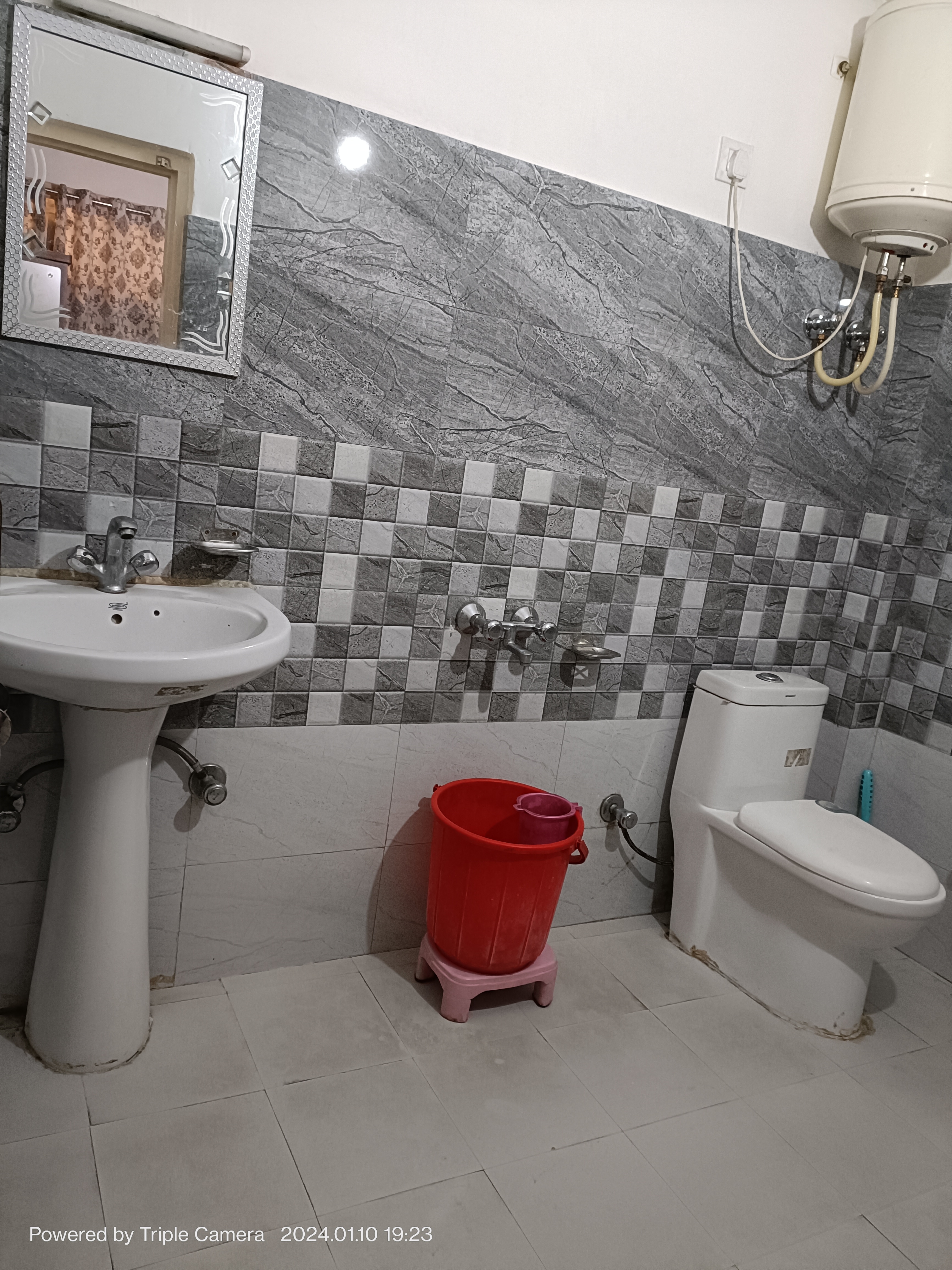Thakur Home Stay - Tap to explore photos