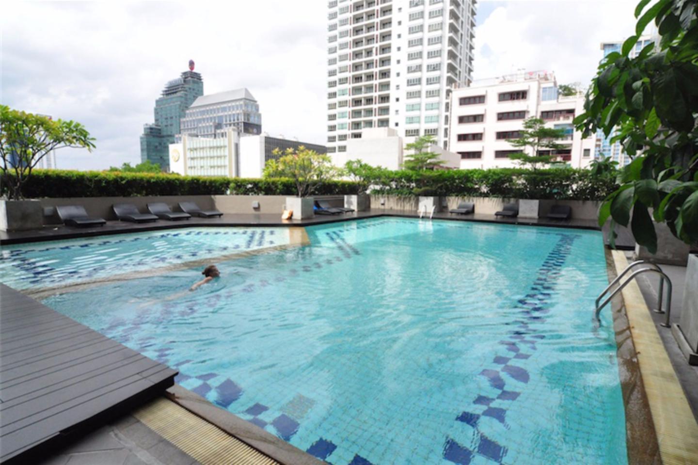Bliston Suwan Park View Hotel - Tap to explore photos