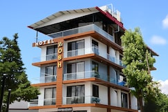 Hotel Le Osh Lansdowne - 500m from Bhulla Lake and Free Live Music on Weekends, Lansdowne