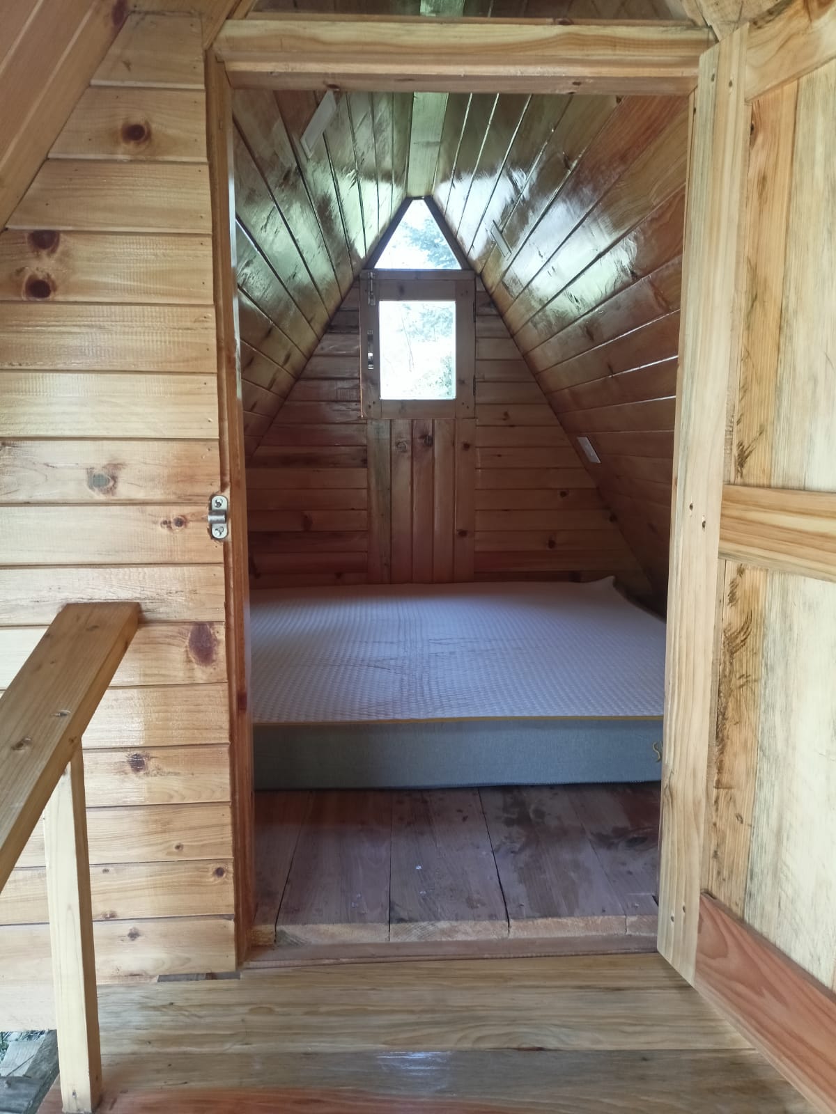 Hideway Holt Tiny Cabin - Tap to explore photos