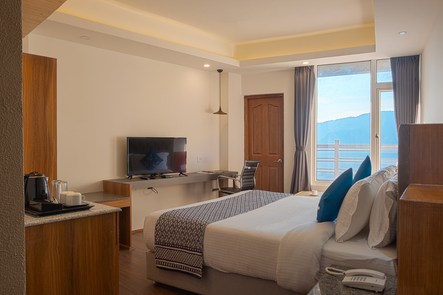 KINGSWAY BOUTIQUE HOTEL - Tap to explore photos