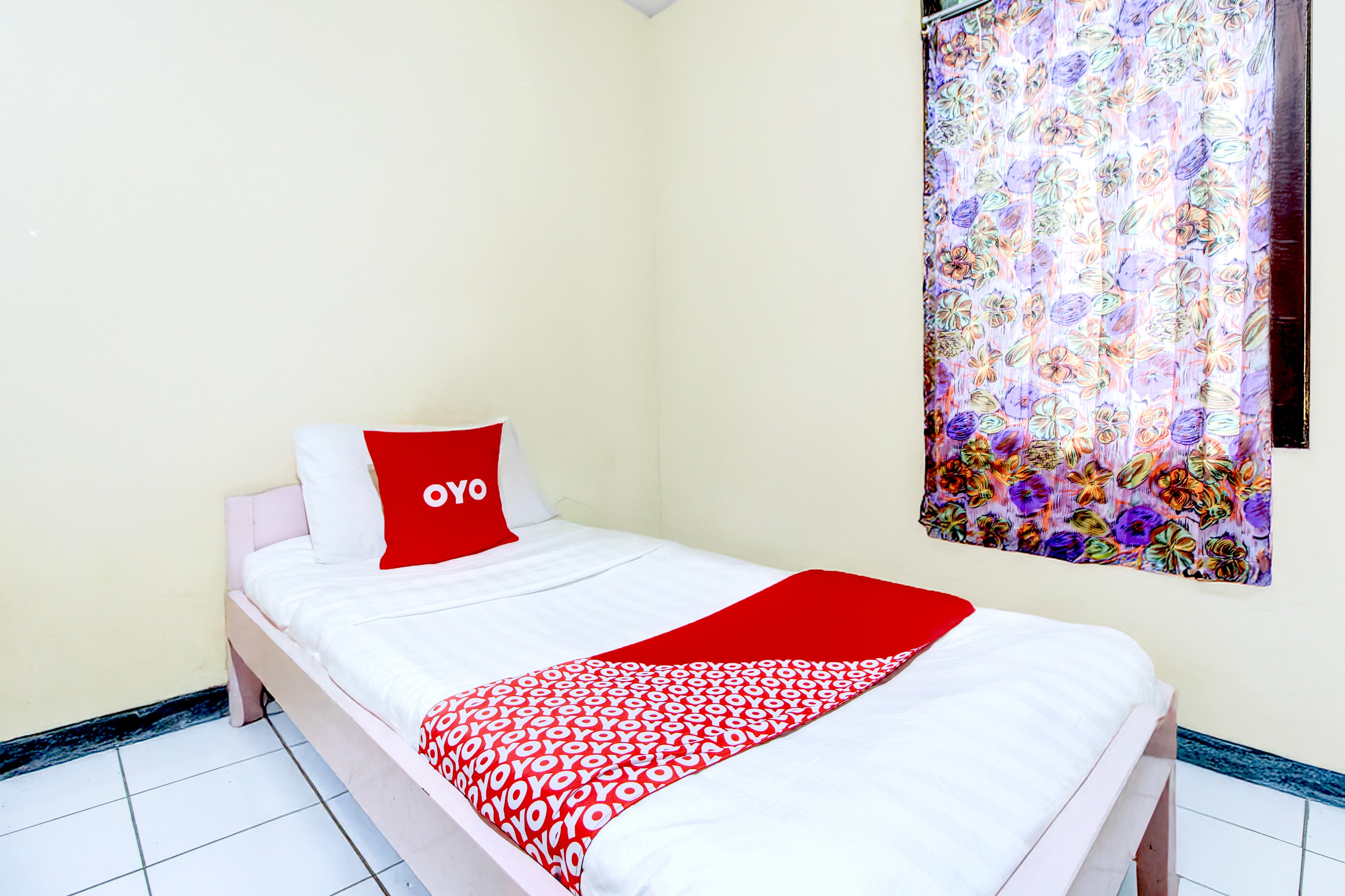 Hotel O Ump Near Alun-Alun Formerly Penginapan 88 - Tap to explore photos