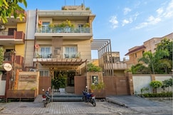 De Bougainvilla, Varanasi