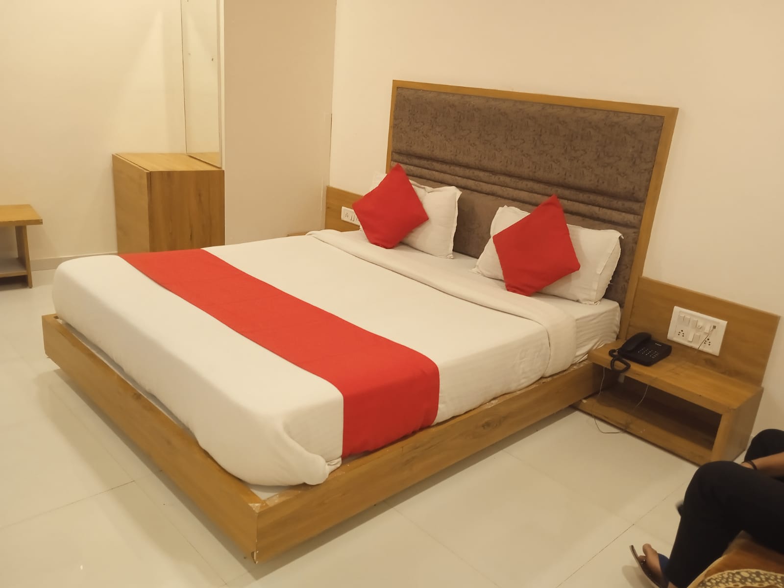 Hotel Maan Palace Chandkheda - Tap to explore photos