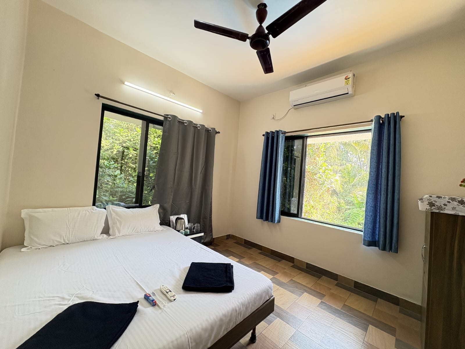 Super Deluxe Room with Balcony 1