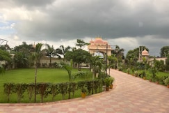 VRINDAWAN RESORT, Hindaun
