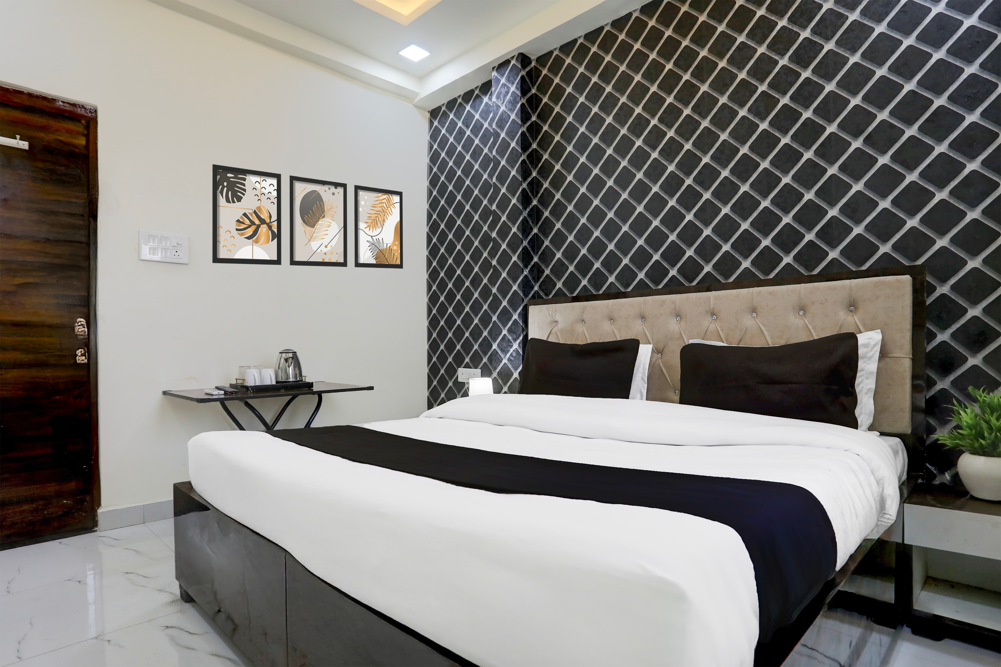 Super Hotel O Kalyanpur Near IIT Kanpur - Tap to explore photos