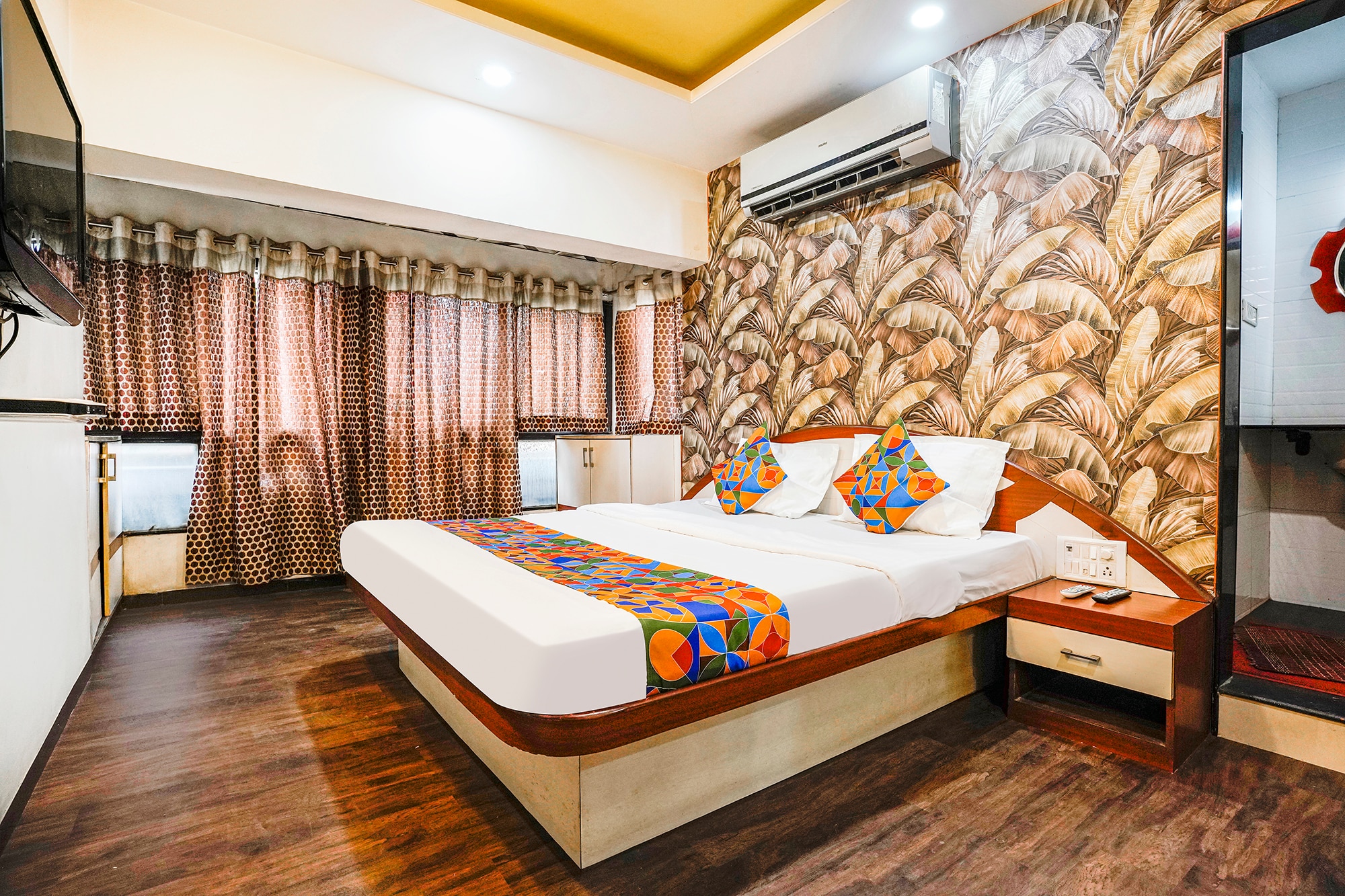 FabHotel Saroj Inn - Mumbai Naka - Tap to explore photos