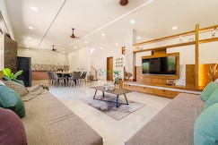 The cascade retreat, Saputara