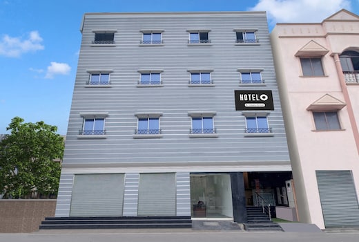 Hotel O Vijayawada Near Railway Station