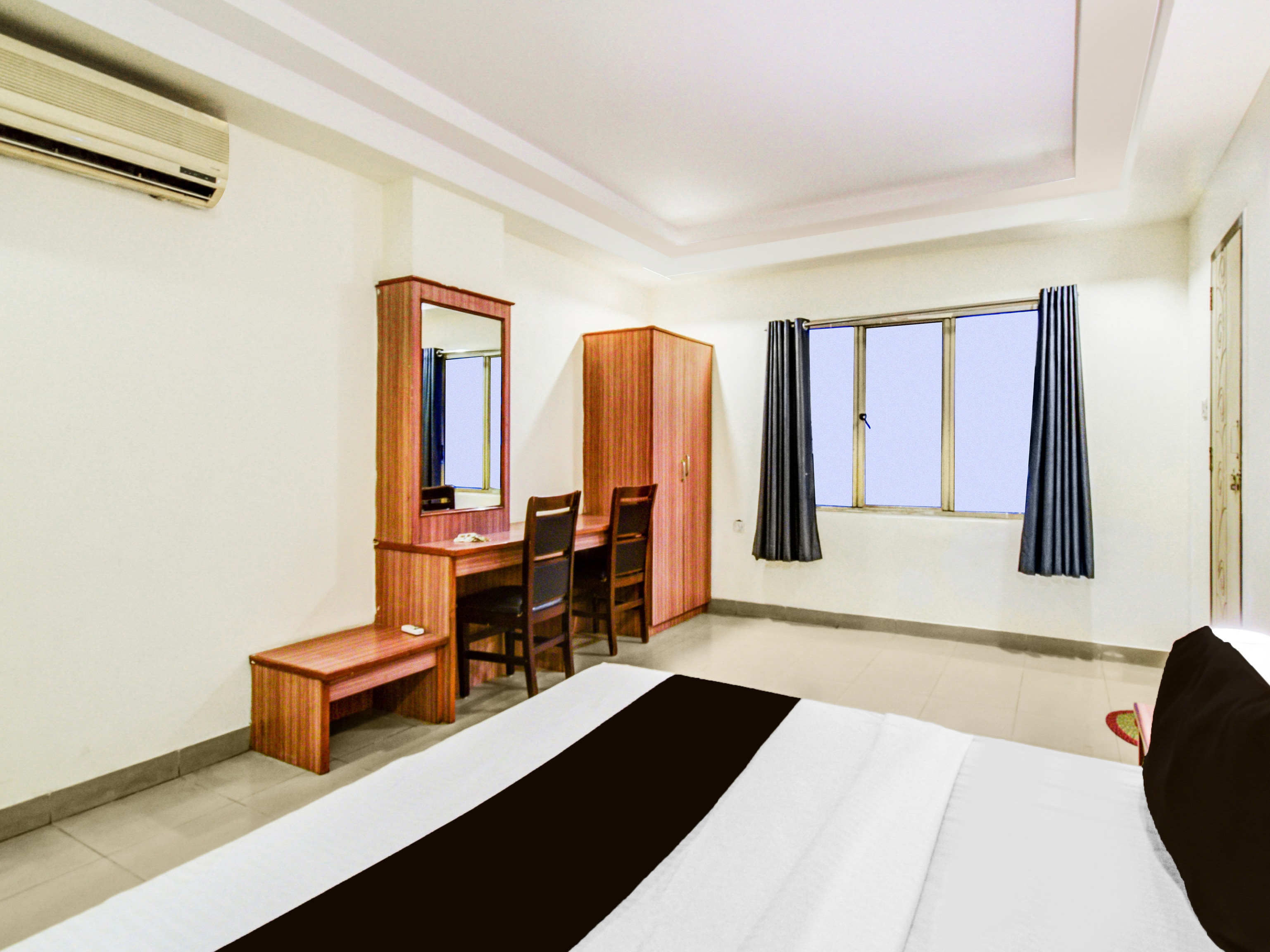 Townhouse Red Hills Lakdikapul Formerly Sitara Grand - Tap to explore photos