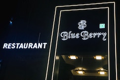 HOTEL BLUE BERRY, Gandhinagar