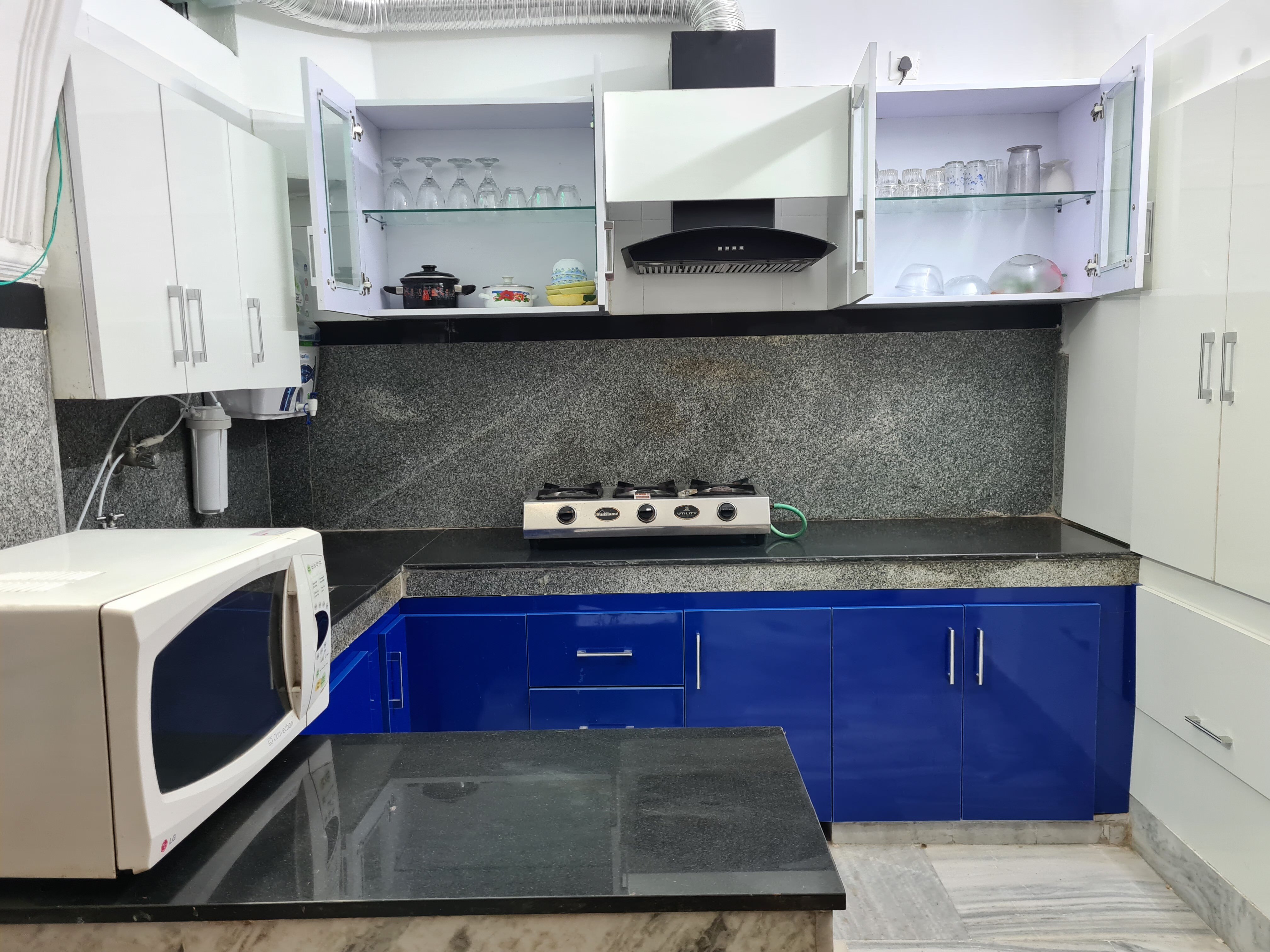 Cozzy Inn Homestay - Tap to explore photos