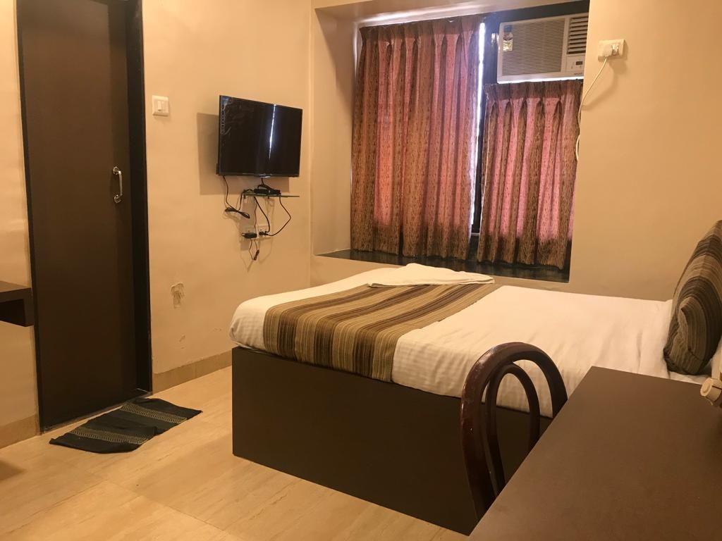 Lucky Service Apartments - Near BKC 5