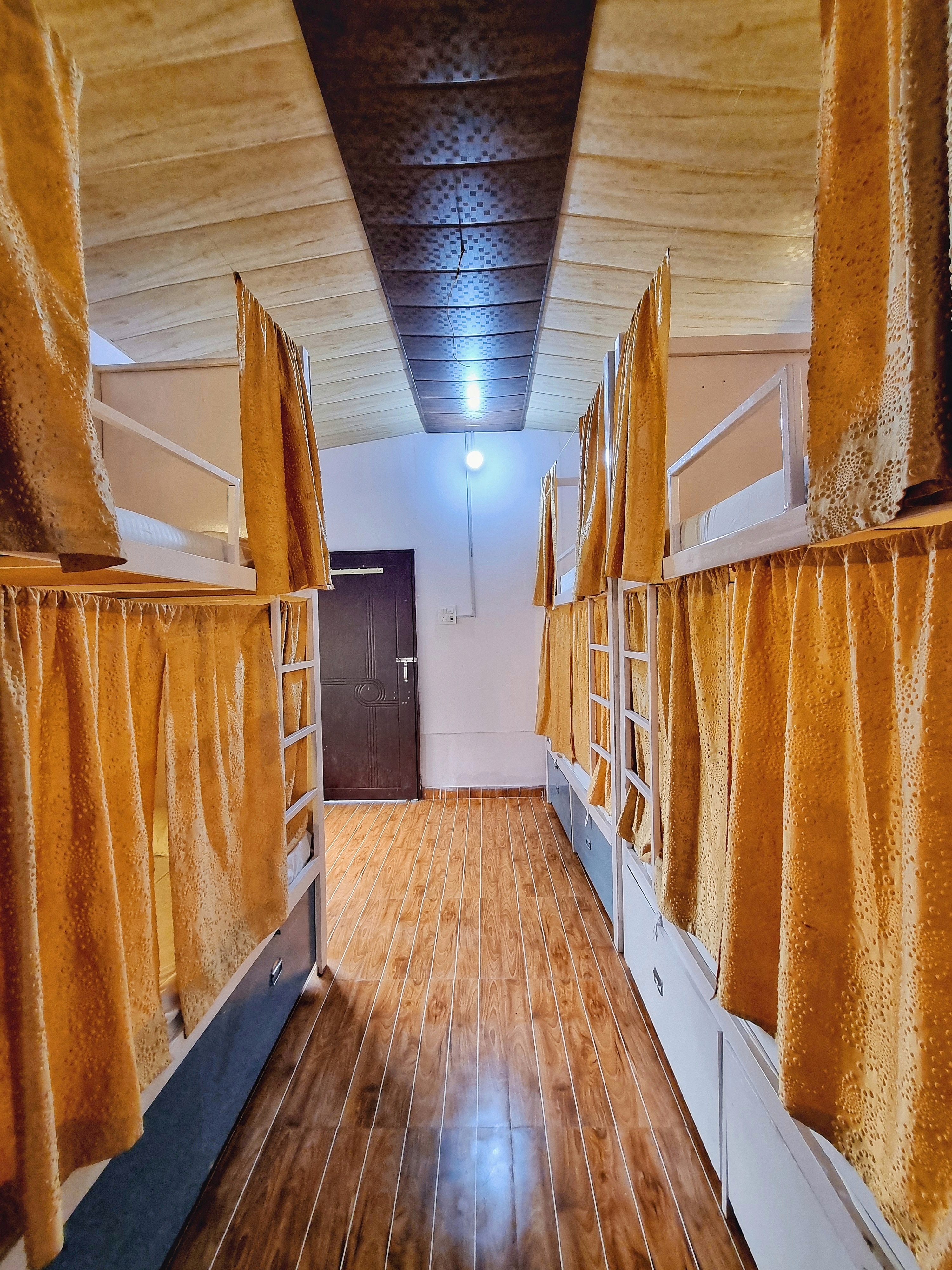LandLopers Hostel Rishikesh - Tap to explore photos