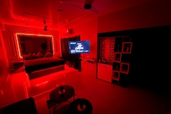 The Luxxy Suites Cozy Bathtub retreat, Kolkata