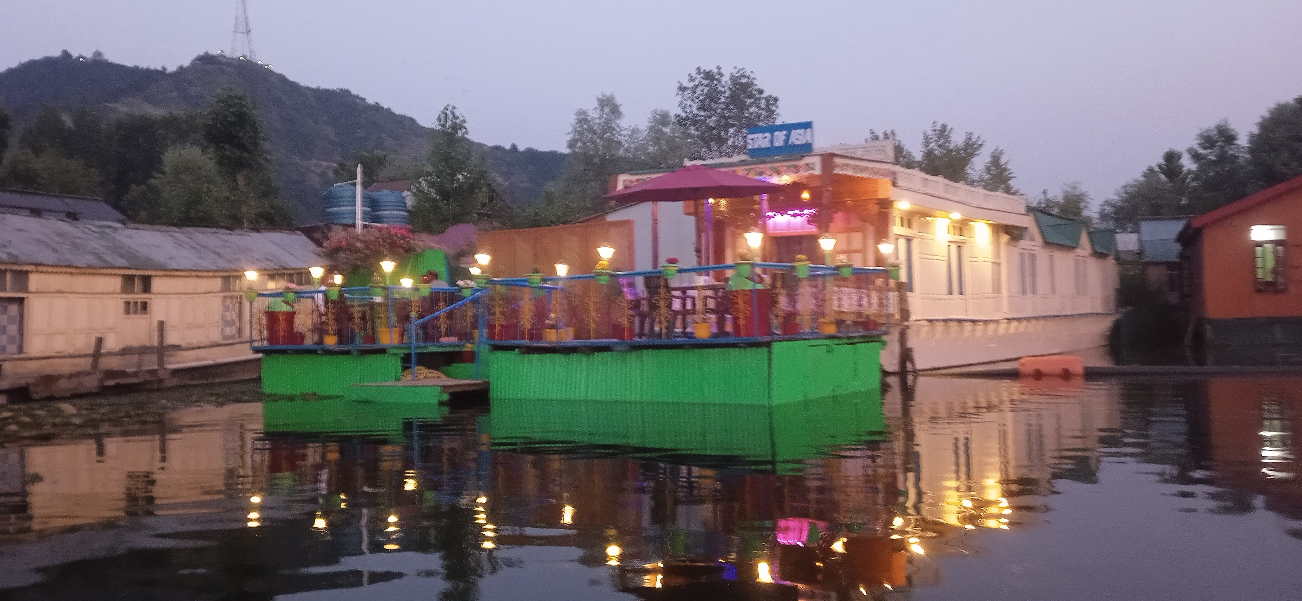 Houseboat Star of Asia - Tap to explore photos