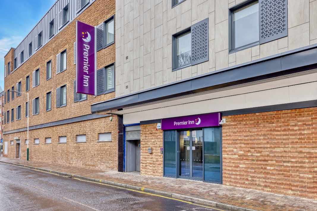 Premier Inn London Romford Town Centre - Tap to explore photos