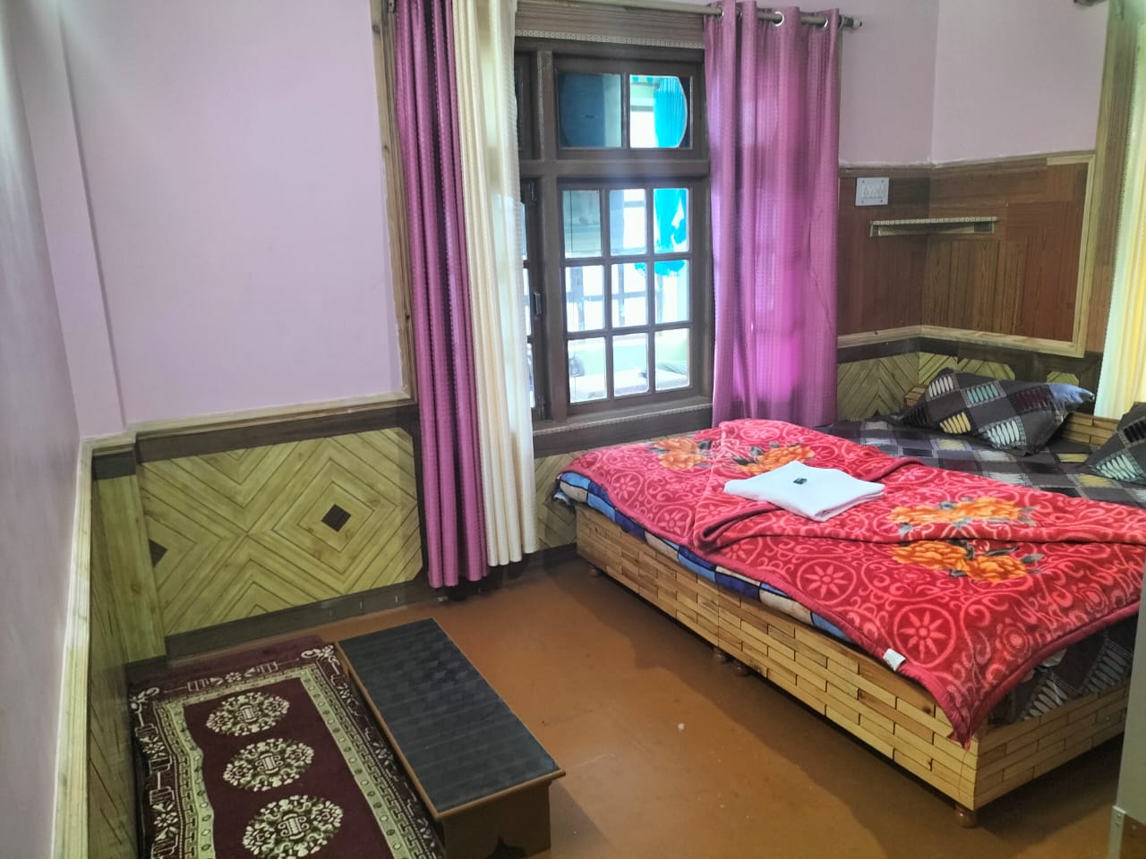 Sen Home Stay - Tap to explore photos