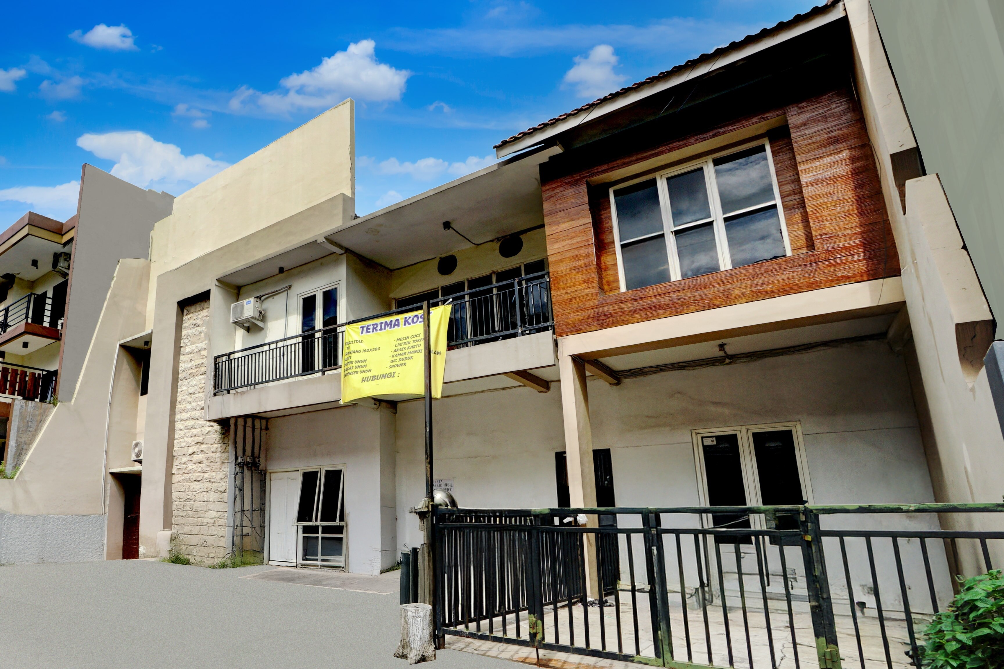 Dancenter Siwalankerto Near City Of Tomorrow Mall Formerly Padang Pasir C-12 Residence - Tap to explore photos